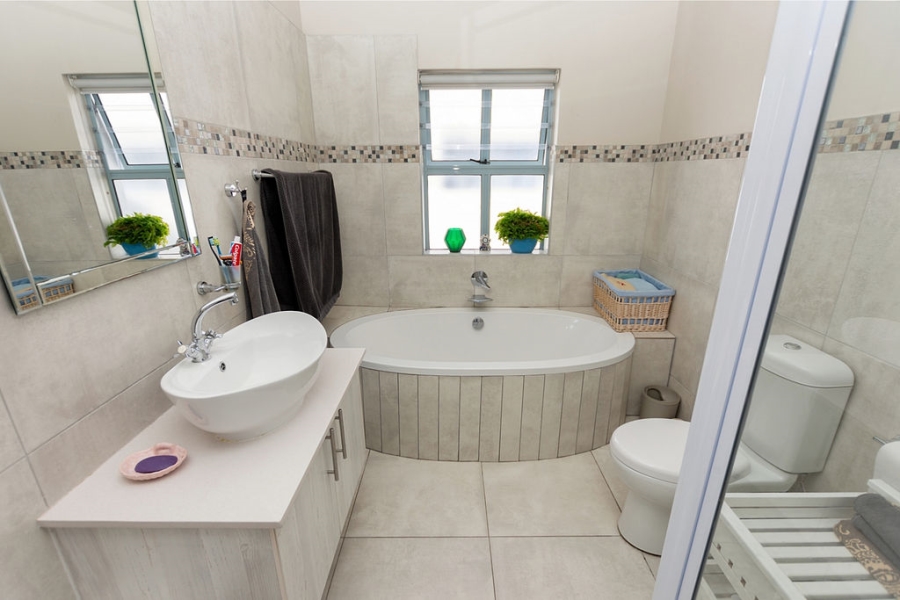 3 Bedroom Property for Sale in Blue Lagoon Western Cape